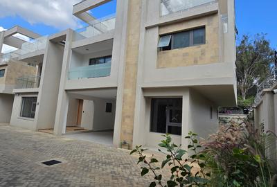 5 Bed Townhouse with En Suite at Lavington Green - 4