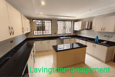 5 Bed Townhouse with En Suite at Lavington Green