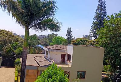 5 Bed Townhouse with En Suite in Lavington - 2