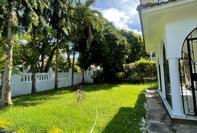 4 Bed Villa with En Suite in Nyali Area - 4