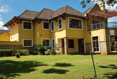 5 Bed House with En Suite in Runda