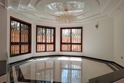 5 Bed Townhouse with En Suite in Lavington - 3