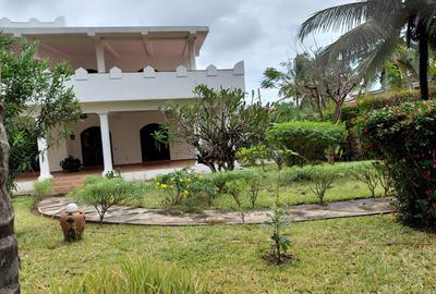 4 Bed House with En Suite in Watamu - 2