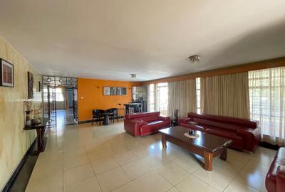 4 Bed Apartment with En Suite in Westlands Area