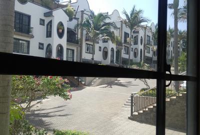 5 Bed Villa with En Suite at Brookside - 3