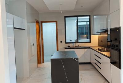 2 Bed Apartment with En Suite at Peponi Road - 2