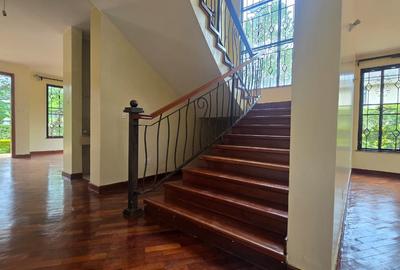4 Bed House with En Suite in Garden Estate