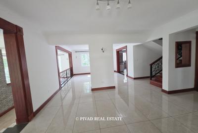 4 Bed House with Garden in Rosslyn - 3