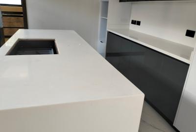 5 Bed Townhouse with En Suite in Nyari - 3