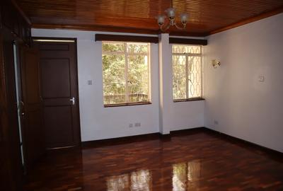 5 Bed House with En Suite at Old Runda