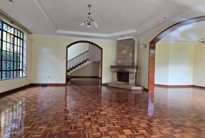4 Bed House with En Suite in Lavington - 4