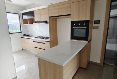 Serviced 3 Bed Apartment with En Suite in Riverside