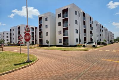 2 Bed Apartment with Swimming Pool in Tatu City