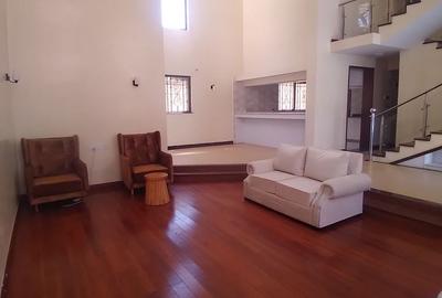 5 Bed Villa with En Suite in Lavington