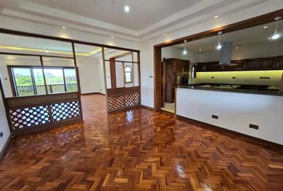 3 Bed Apartment with En Suite at Green Wood Drive - 4