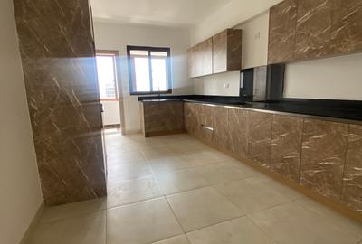 3 Bed Apartment with En Suite in Rhapta Road