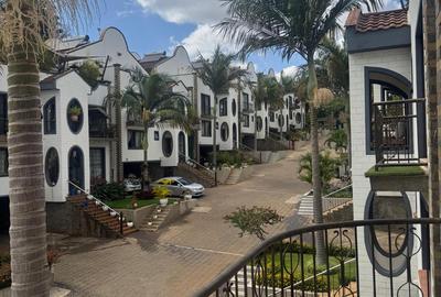 5 Bed Townhouse with En Suite in Brookside - 2