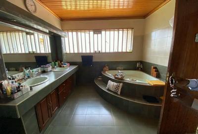 4 Bed House with En Suite at Runda - 2