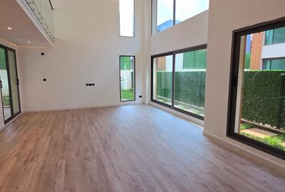 5 Bed House with En Suite at Lavington Green - 4