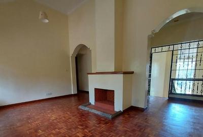 5 Bed Townhouse with En Suite in Rosslyn - 4