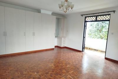 5 Bed House with En Suite in Runda - 3