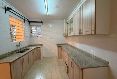 2 Bed Apartment with En Suite in Rhapta Road - 4