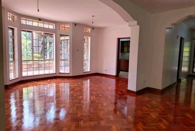 5 Bed House with En Suite in Rosslyn - 2