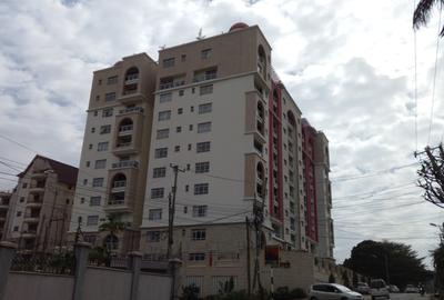 3 Bed Apartment with En Suite at 2Nd Parklands - 2