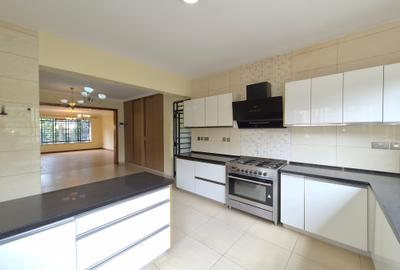 3 Bed Apartment with En Suite at Second Parklands - 4