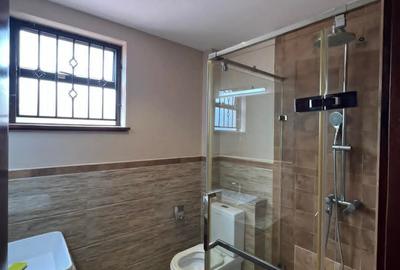 5 Bed Townhouse with En Suite in Lavington - 2