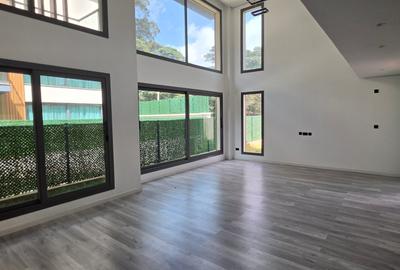5 Bed Villa with En Suite in Lavington - 2