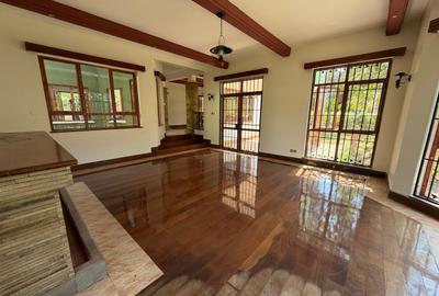 5 Bed Villa with Swimming Pool in Runda - 3
