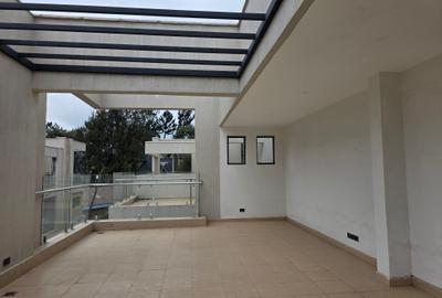 6 Bed Townhouse with En Suite in Lavington - 3