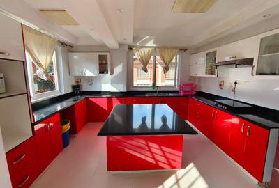 Serviced 4 Bed Apartment with En Suite in Rhapta Road