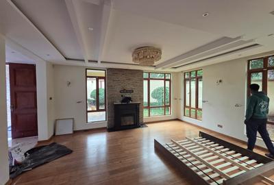 5 Bed Villa with En Suite in Lavington - 2