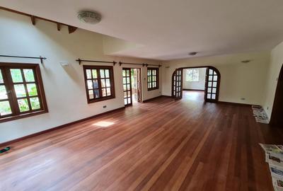 4 Bed Townhouse with En Suite at Lavington - 2