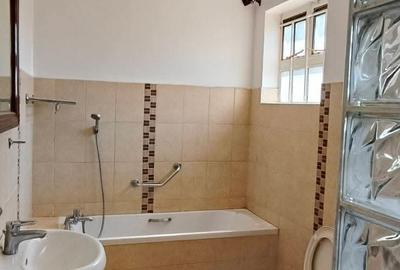 5 Bed Townhouse with En Suite in Runda - 4