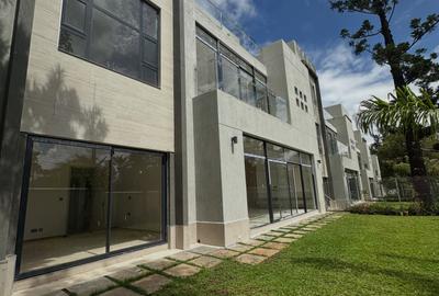 5 Bed Townhouse with En Suite in Lavington - 2