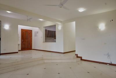 4 Bed Apartment with En Suite at 1St Avenue - 4