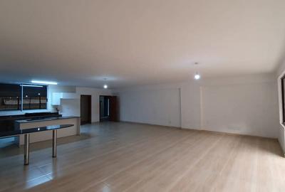 4 Bed Apartment with En Suite in Parklands - 3