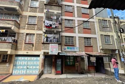 2 Bed Apartment with Parking in Donholm