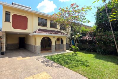 4 Bed Townhouse with En Suite at Lavington - 4