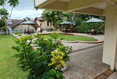 2,120 ft² Office with Service Charge Included at Lavington - 4