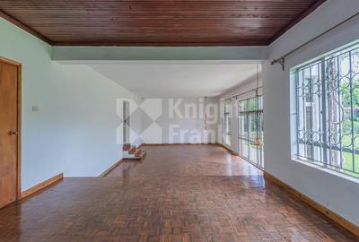 5 Bed Townhouse with En Suite in Kyuna