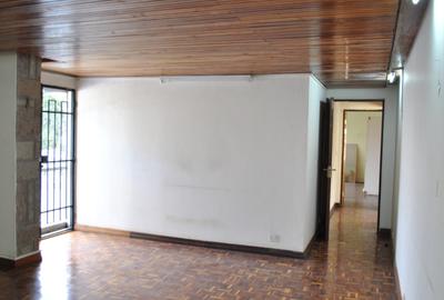 2,000 ft² Commercial Property with Parking in Lavington - 4