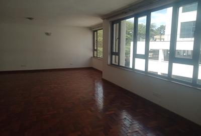 3 Bed Apartment with En Suite in Riverside - 4