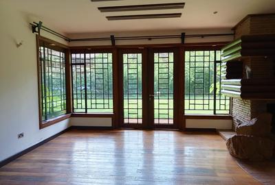 5 Bed House with En Suite in Spring Valley - 2