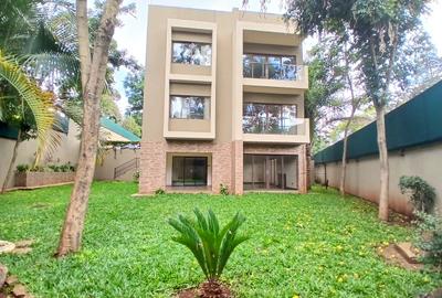 5 Bed Townhouse with En Suite at Lavington Green - 3