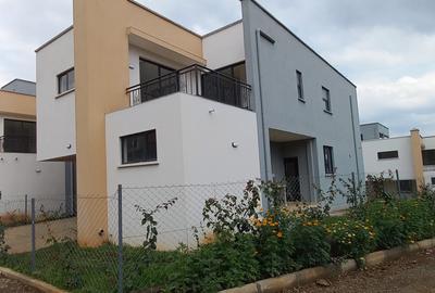 4 Bed Townhouse with En Suite at National Park - 2
