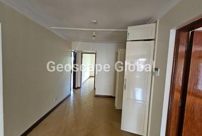 5 Bed House with En Suite in Runda